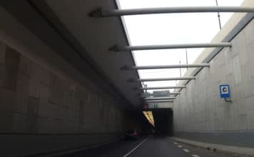Zachowanie kierowcy w tunelu - Kierowca się szkoli